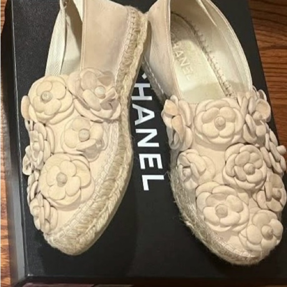 CHANEL Cream Floral Espadrilles shoes 39 USA 8.5